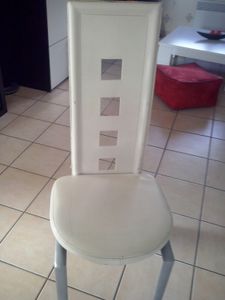 Chaises en cuir trop fatiguées
