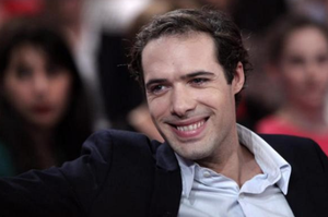 Nicolas Bedos et sa liaison de 17 mois avec Valerie Trierweiler : un livre bientôt en librairie