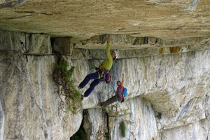 Deux talons fous repeignent le plafond!