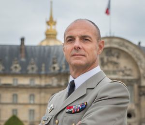 Monsieur le général de corps d'armée Bruno Le Ray : nouveau Gouverneur militaire de Paris.