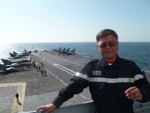Nghia sur le porte-avions Charles de Gaulle en 2014.