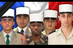 De gauche à droite : légionnaire Denis Halili, légionnaire Lal Bahadur Khapangi, caporal Touré Lamarana, légionnaire Gheorghe Palade, légionnaire de 1ère classe Samuel Simi.