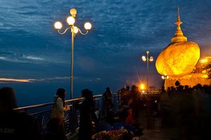 Le Rocher d'Or, Pagode Kyaiktiyo, Birmanie