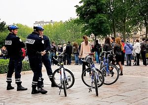 . Square Saint-Pierre(Louise Michel) Crimes et faits divers du passé.