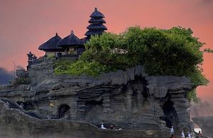 Bali. Le Temple Tanah Lot.