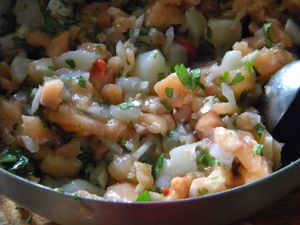 TARTARE DE SAUMON ET SAINT JACQUES EN TIMBALE DE TOMATE
