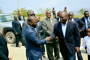 Alias Joseph Kabila à son arrivée à Muanda pour inaugurer l'hôtel de Zoé Kabila