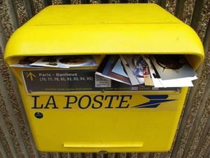 Question de lecteur : comment utiliser la formule "Sous couvert" dans un courrier ?