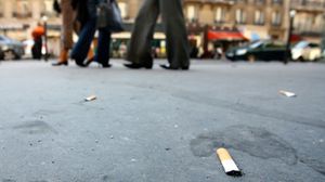 Mégots de cigarettes jetés dans la rue à Paris: notre analyse dans l'Express sur l'amende à 68 € applicable depuis le 1er octobre 2015