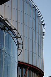 Pour la CEDH, l'impossibilité de choisir un avocat en connaissance de cause a porté atteinte aux droits de la défense et à l’équité: arrêt Dvorski c/Croatie du 20 octobre 2015