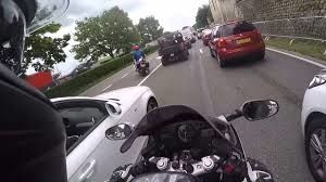 Décret du 23 décembre 2015: les motards pourront légalement rouler entre les files de voitures