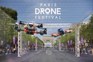 Drones sur les Champs Élysées le 4 septembre 2016 avec le Paris Drone Festival