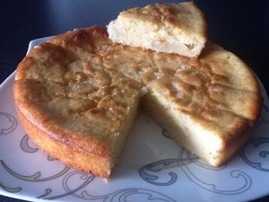 Gâteau au lait fermenté et poire