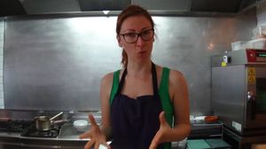Aurérlia Mari is "Mother Cooker" pour l'archipel contre attaque!