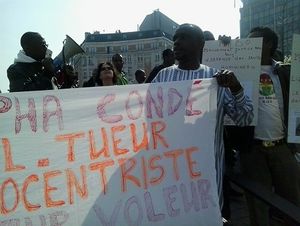 Bruxelles: des manifestants s'opposent à la venue de Alpha Condé au sommet Union européenne-Afrique