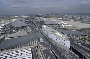 Un vol de Guinée immobilisé 2h à Roissy après une alerte au virus Ebola