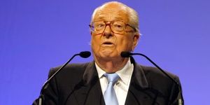 Ebola pour « régler » les problèmes d'immigration, une simple « observation », selon M. Le Pen