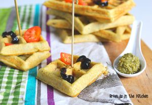 Gaufres Salées Pesto, Tomates et Olives Noires