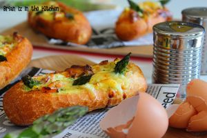"Egg Boats" aux Asperges, Saumon Fumé et Bresse Bleu