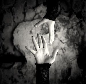 Elle pleure...
