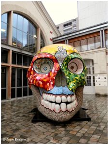 La Cabeza de Niki de Saint Phalle au 104