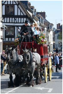 La Fête du Muguet à Compiègne : chars et groupes