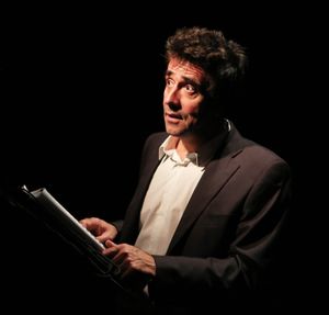 "L'acharnement qu'ont subit les victimes de la tuerie, les mensonges, la mauvaise foi autour de Charlie, les attaques récurrentes autour du travail des survivants ont précipité la création de ce spectacle", interview de GERALD DUMONT