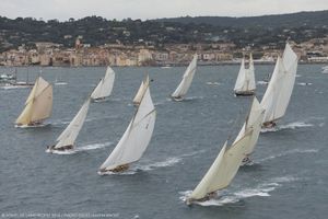 Tuiga remporte le championnat 2015 des 15 M JI aux Voiles de Saint-Tropez