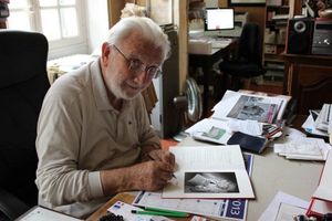 Lucien Clergue dans son atelier 2013 © Patricia Dupuy
