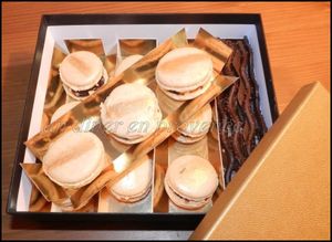 Macarons au caramel, ganache chocolat & éclat caramel crunchy