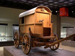 Découverte archéologique exceptionnelle au fond d'un puits : un chariot romain du III ème siècle à Châteaumeillant (Cher)