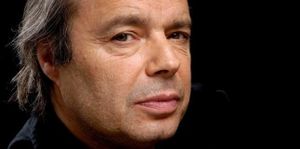 • Longtemps, je me suis défié de Djian…