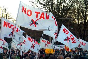 LA LGV LYON TURIN "TAV" POUR LES ITALIENS EST L'ARCHÉTYPE DES PROJETS DÉLIRANTS, IL CUMULE: LA DESTRUCTION IRRÉVERSIBLE DE NOMBREUX SITES, L'INUTILITÉ FLAGRANTE, LE COÛT ASTRONOMIQUE, LE MÉPRIS DES POPULATION RIVERAINES ET L'AVIDITÉ DES MULTINATIONALES POUR ENGRANGER TOUJOURS PLUS D'ARGENT PUBLIC
