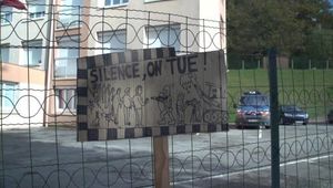 Attention, il peut être mal perçu d'enfermer la volaille dans les poulaillers