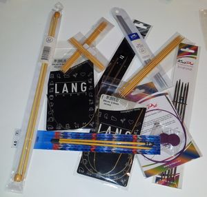 Aiguilles à tricoter diverses et variées