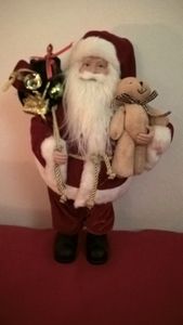 Reyes y santa klaus dos regalos de niños binacionales