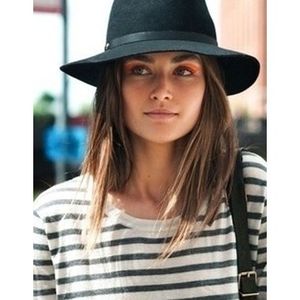 Carré plongeant mi long, porté lisse/naturelhttp://www.elle.fr/Beaute/Cheveux/Coupe-de-cheveux/Les-plus-jolis-carres-plongeants/Carre-plongeant-asymetriquehttp://www.elle.fr/Beaute/Cheveux/Coupe-de-cheveux/Les-plus-jolis-carres-plongeants/Carre-plongeant-asymetriquehttp://www.elle.fr/Beaute/Cheveux/Coupe-de-cheveux/Les-plus-jolis-carres-plongeants/Carre-plongeant-asymétrique demoisailesfaitdesrevues.over-blog.com