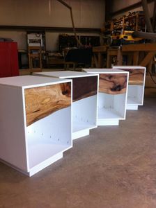 Table de nuit en bois brut
