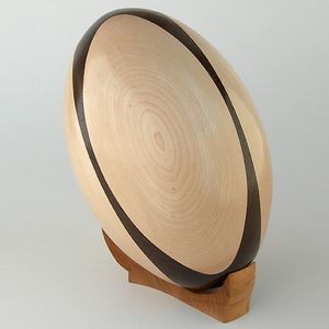 Ballon de rugby en bois