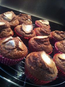 Madeleines espagnoles au chocolat noir éclats d'amandes et son sucre muscovado .