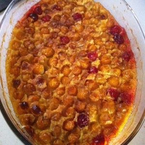 Clafoutis aux mirabelles à la vanille gratiné au sucre de canne vanillé .