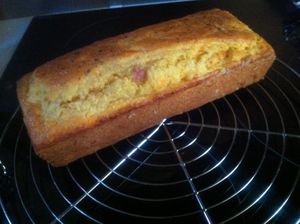 Cake au dés de jambon , mimolette , emmental et au piment D'Espelette