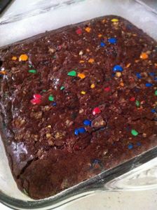 Brownies au chocolat au lait dégustation et M&M'S Crispy .