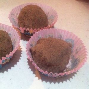 Truffes au chocolat noir équitable fève de Tonka .