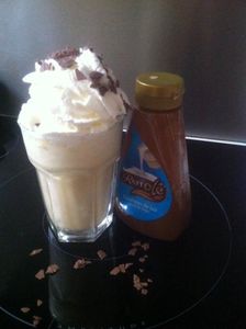 Milk shake à la vanille et confiture de lait Raff'Olé .
