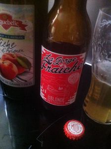 Un panaché maison avec une bière blonde " La Gorge Fraîche " la bière du Languedoc et sirop de Pêche D’Avignon Eyguebelle .