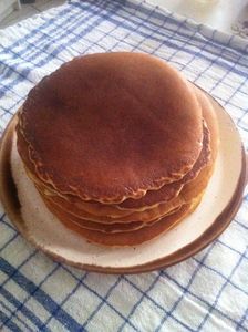 Pancakes maison à la farine semi - complète équitable et à la bière blanche du Languedoc .
