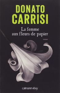 La femme aux fleurs de papier
