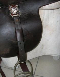 étrivière selle d'amazone champion et Wilton Mayhew