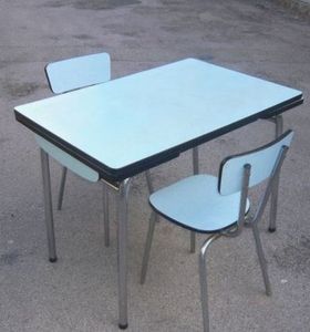 Misterbricolo repeint sa table en formica ...